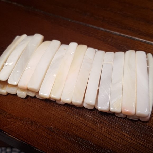 Mother of Pearl Bracelet - Picture 3 of 3